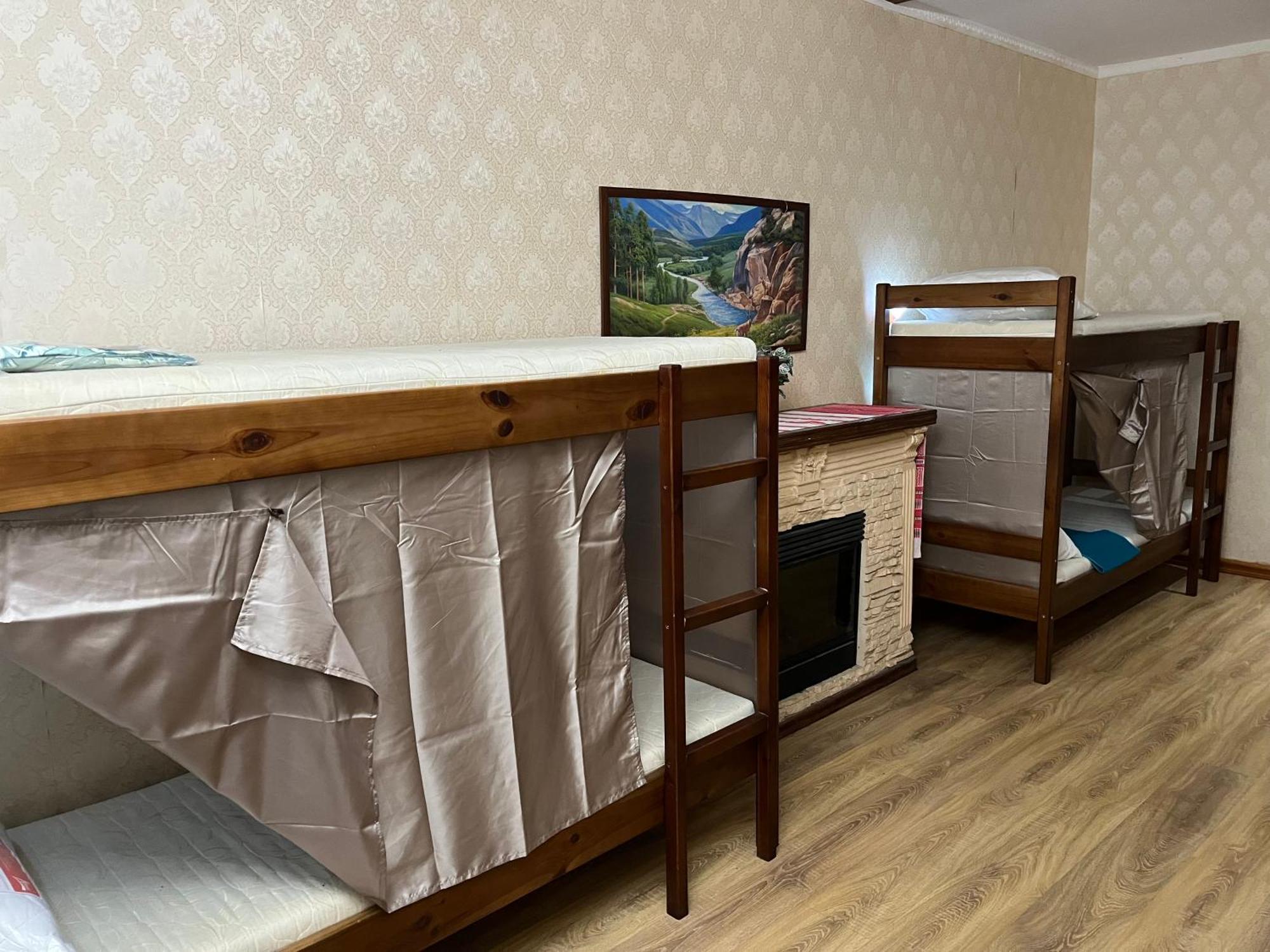 Ararat-Osokorki Hostel Kyiv Exterior photo